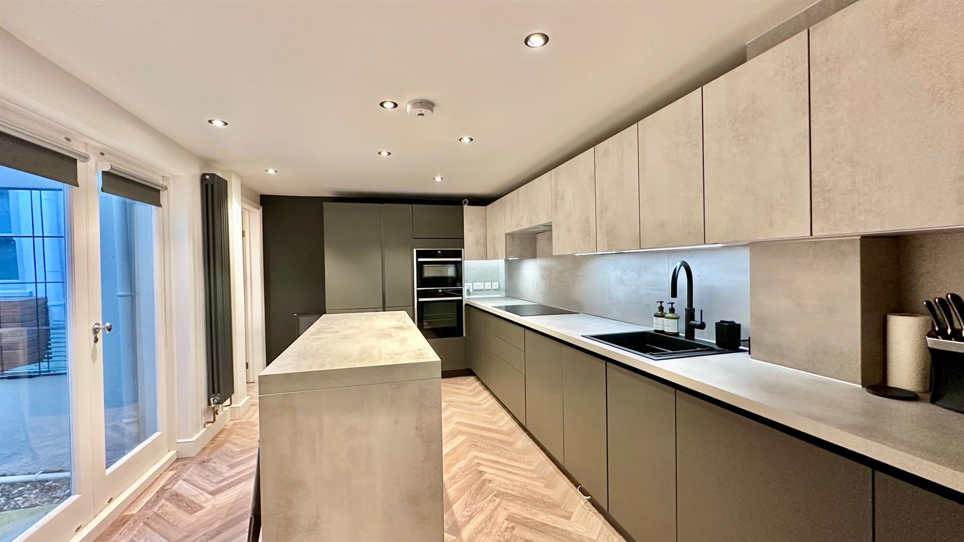 5 bed property in St Helens Road, Hastings